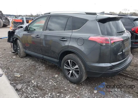 2017 Toyota Rav4 Xle z USA, uszkodzony, nr VIN JTMRFREV1HJ116957